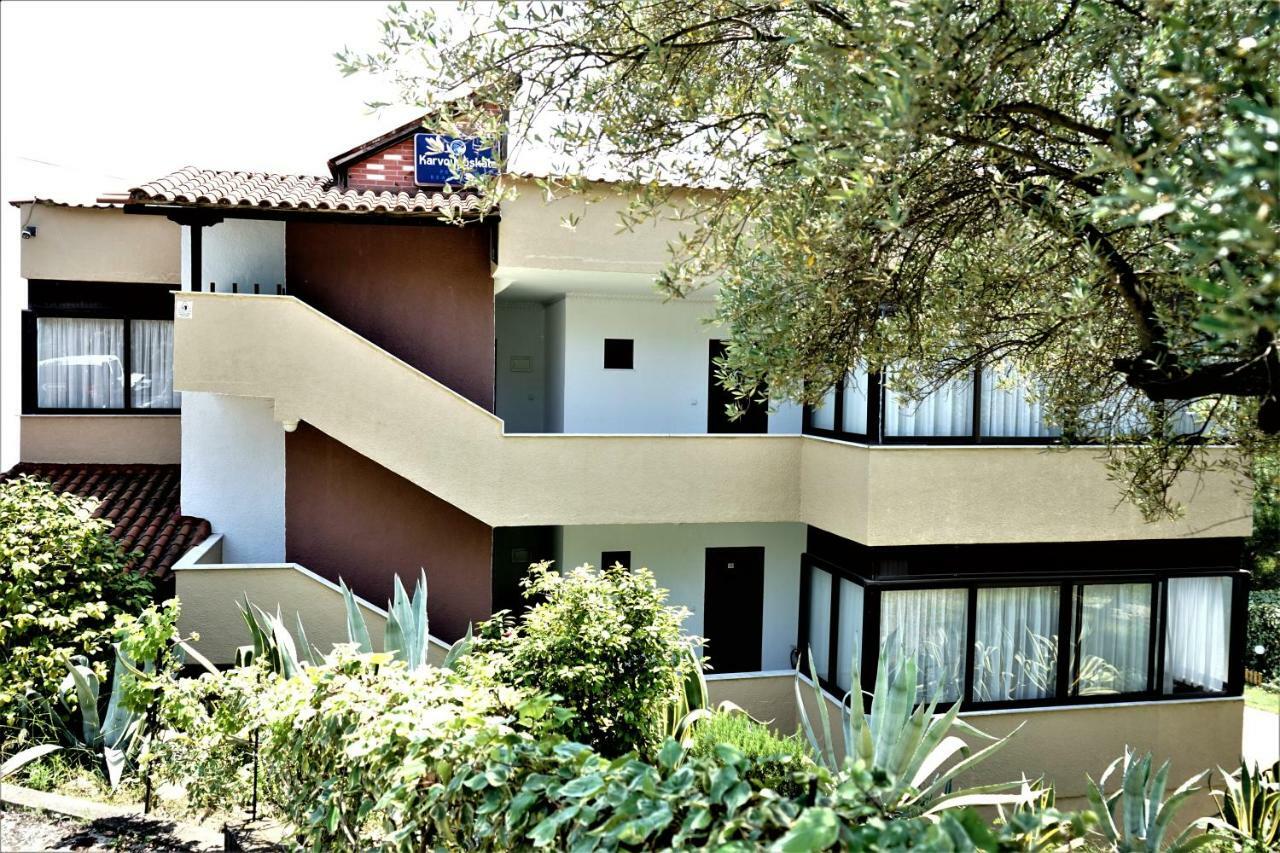 Pension Karvounoskala Stratoni Buitenkant foto