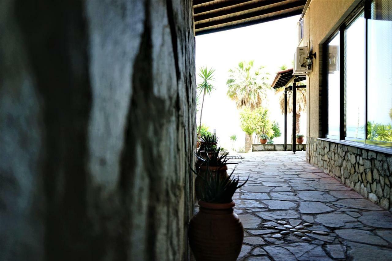 Pension Karvounoskala Stratoni Buitenkant foto